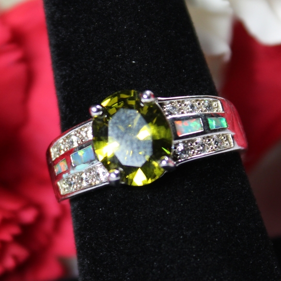 Very Beautiful Green CZ Stone with Imitation Opal and CZ diamonds - Picture 11 of 12